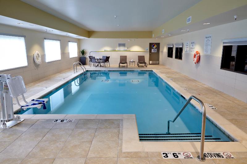 Holiday Inn Express and Suites Tahlequah image