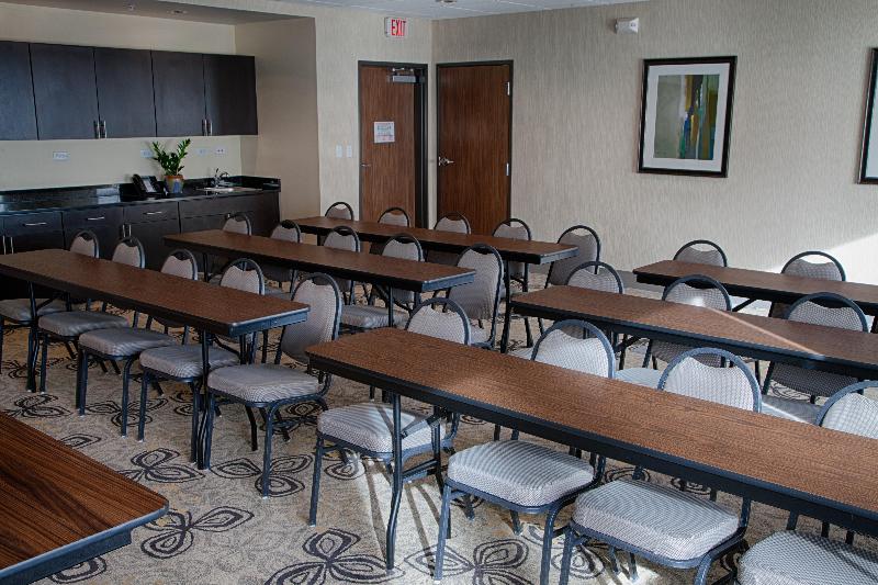 Holiday Inn Express and Suites Tahlequah image