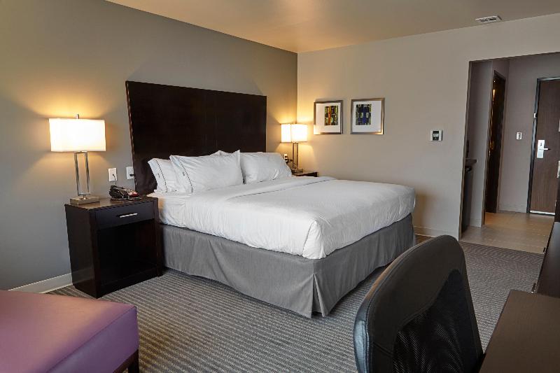 Holiday Inn Express and Suites Tahlequah photo 22