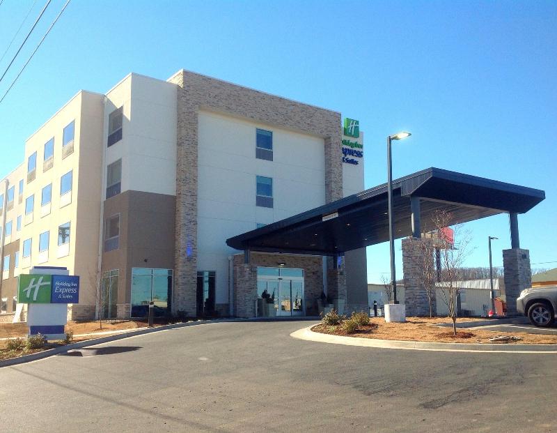 Holiday Inn Express and Suites Tahlequah image