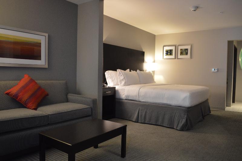 Holiday Inn Express and Suites Tahlequah image