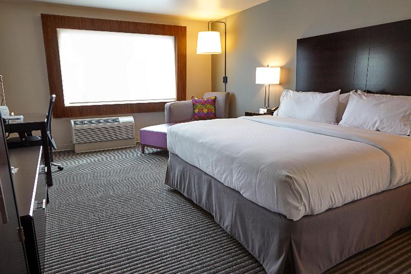 Holiday Inn Express and Suites Tahlequah image