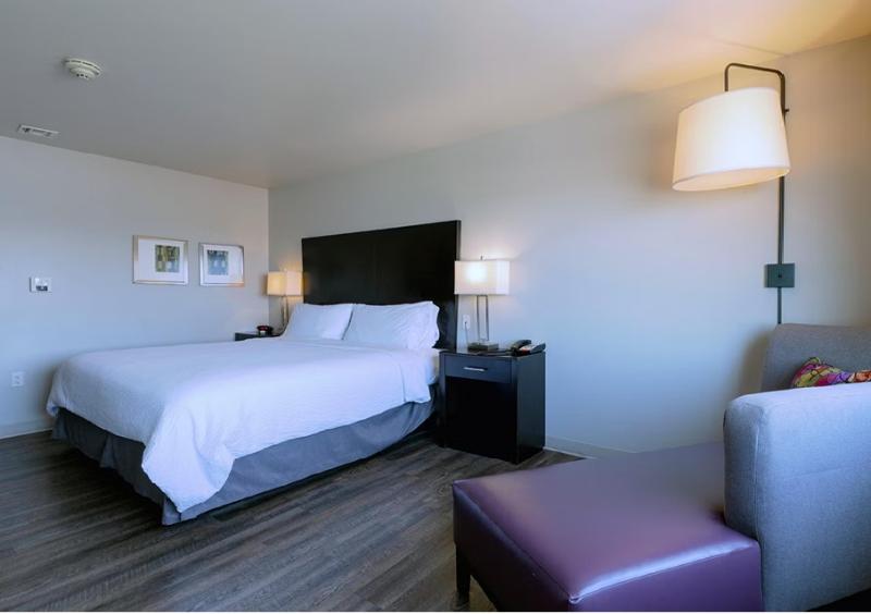 Holiday Inn Express and Suites Tahlequah image