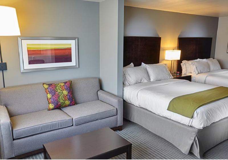 Holiday Inn Express and Suites Tahlequah image