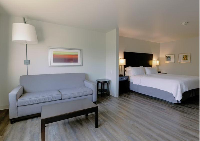 Holiday Inn Express and Suites Tahlequah image