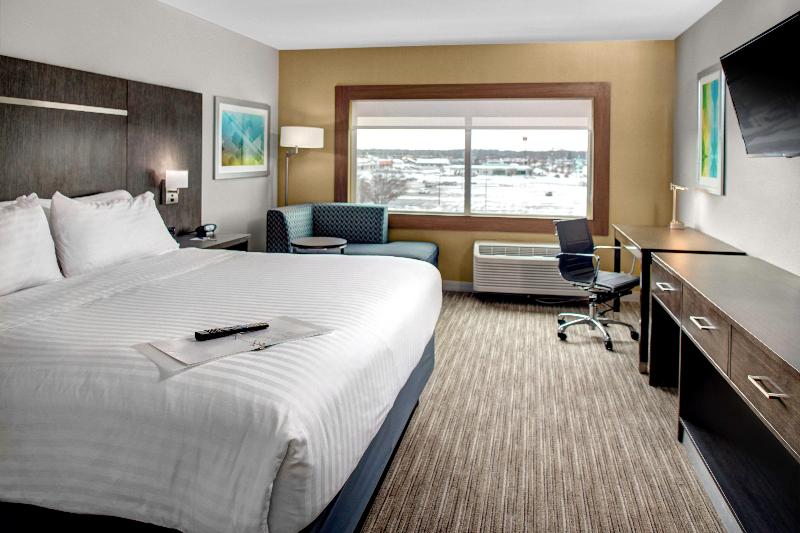 Holiday Inn Express & Suites Coldwater By IHG image