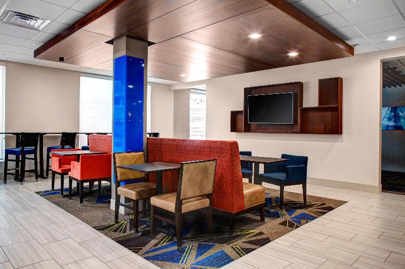 Holiday Inn Express & Suites Coldwater By IHG image