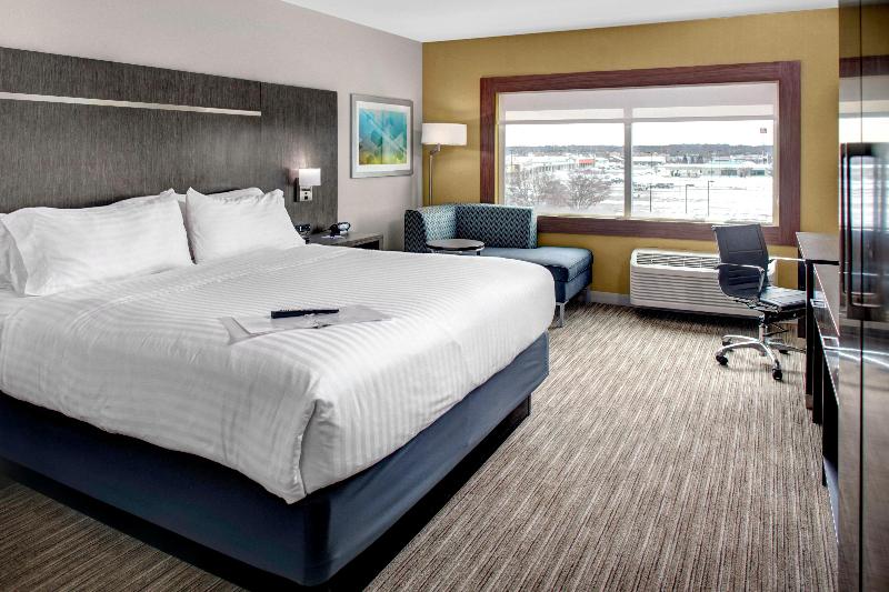 Holiday Inn Express & Suites Coldwater By IHG image