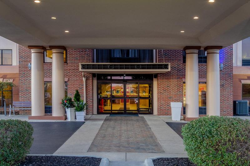 Holiday Inn Express and Suites Bowling Green