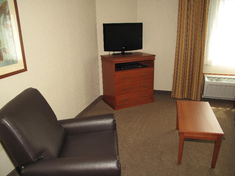 Candlewood Suites Elgin NW Chicago - Image 9