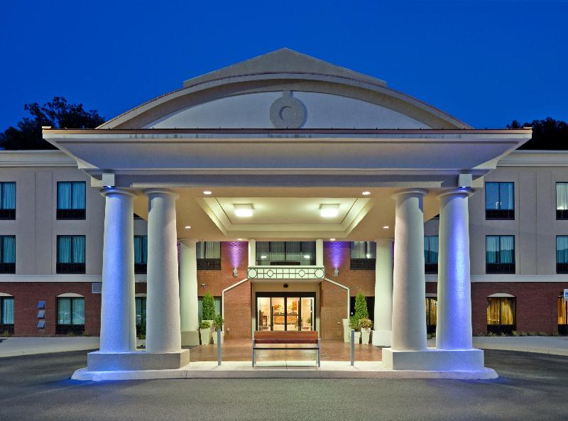 Holiday Inn Express & Suites Harriman By IHG image