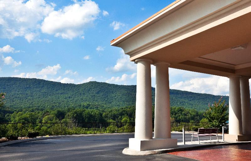 Holiday Inn Express & Suites Harriman By IHG image