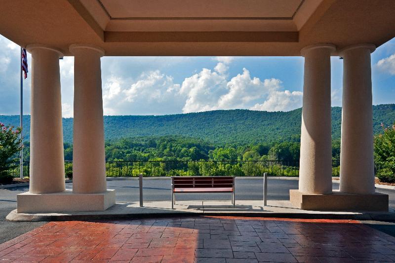 Holiday Inn Express & Suites Harriman By IHG image