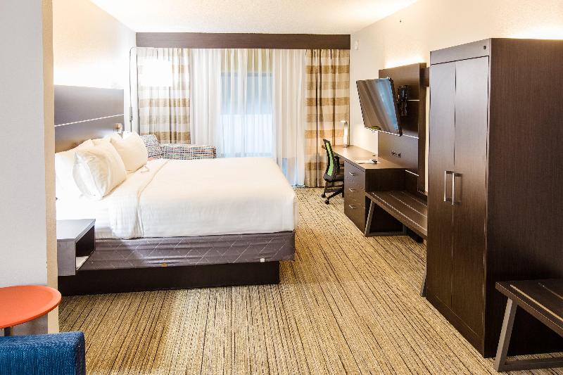 Holiday Inn Express & Suites Harriman By IHG image