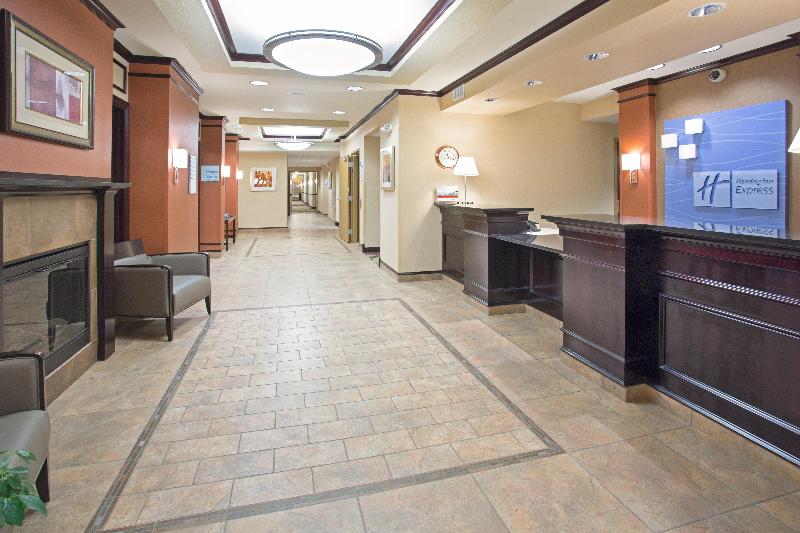 Holiday Inn Express & Suites Minot image