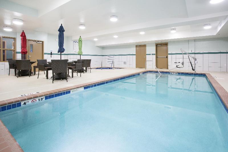 Holiday Inn Express & Suites Minot image