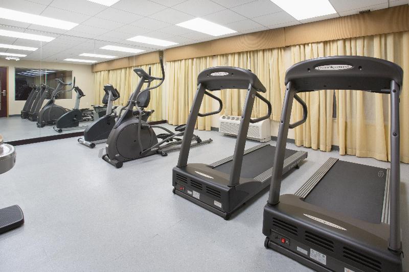 Holiday Inn Express & Suites Minot image