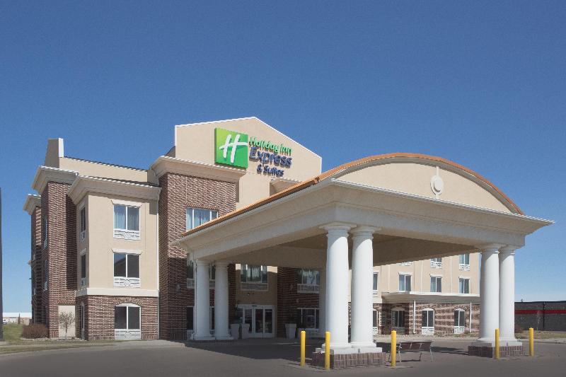 Holiday Inn Express & Suites Minot image