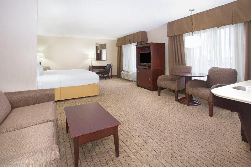 Holiday Inn Express & Suites Minot image