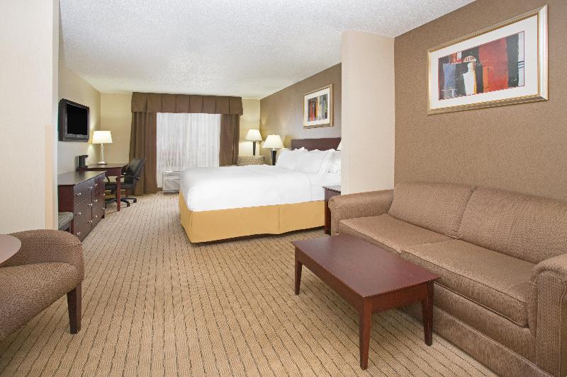 Holiday Inn Express & Suites Minot image
