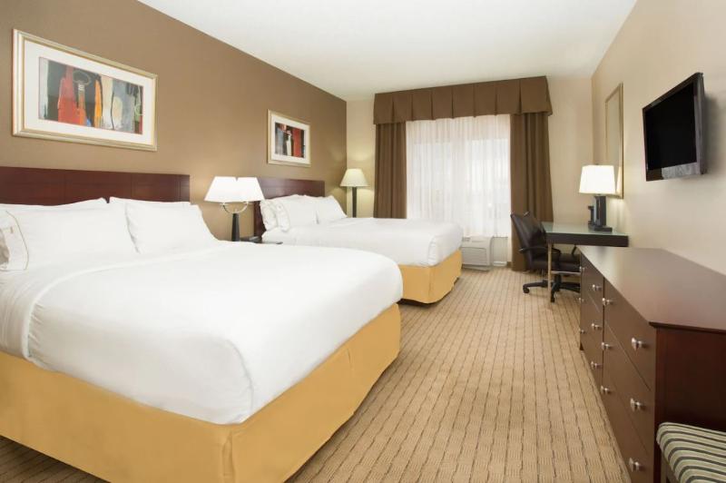 Holiday Inn Express & Suites Minot image
