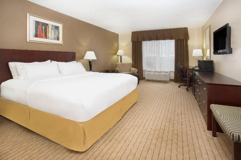 Holiday Inn Express & Suites Minot image