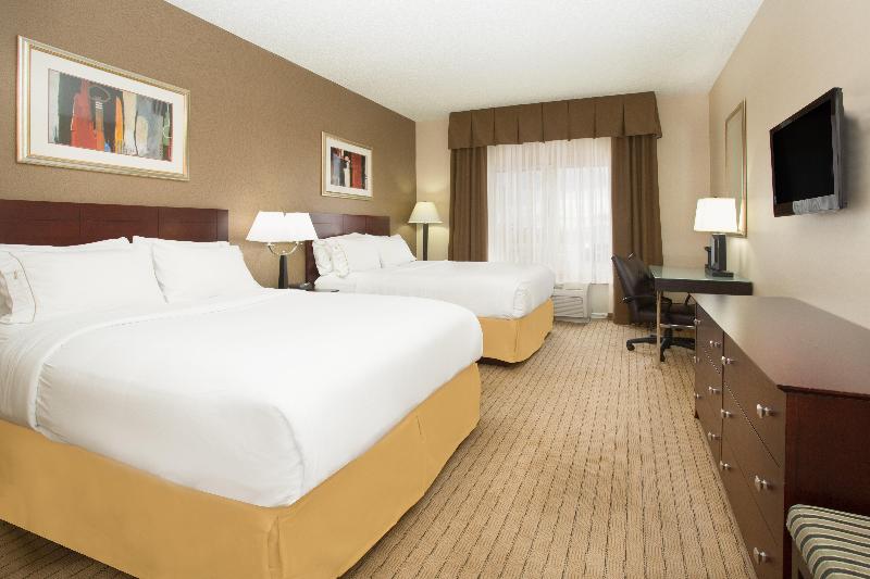 Holiday Inn Express & Suites Minot image