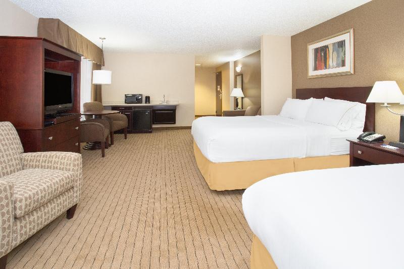 Holiday Inn Express & Suites Minot image