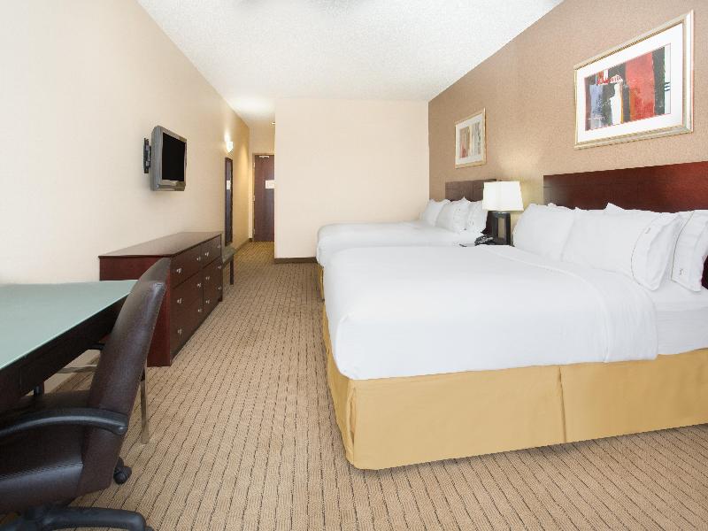 Holiday Inn Express & Suites Minot image