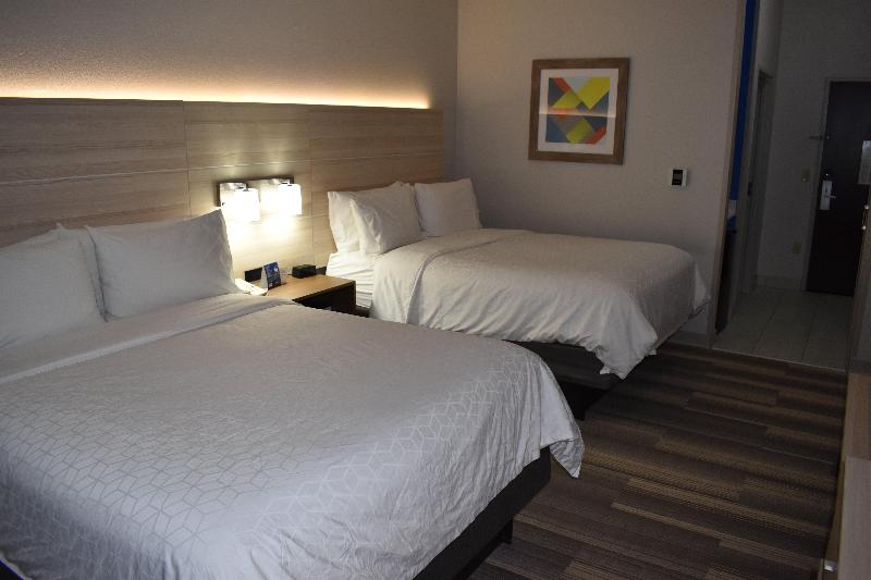 Holiday Inn Express & Suites Mcpherson By IHG image