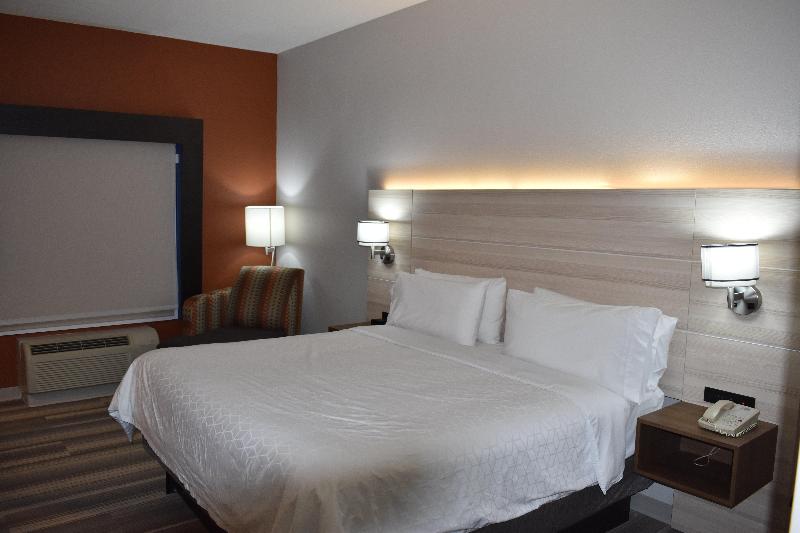 Holiday Inn Express & Suites Mcpherson By IHG image