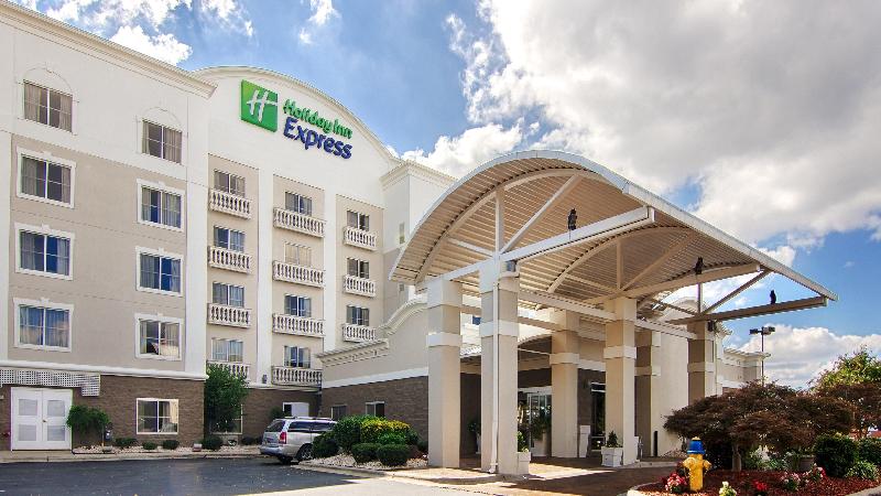 Holiday Inn Express and Suites Mooresville Lake No