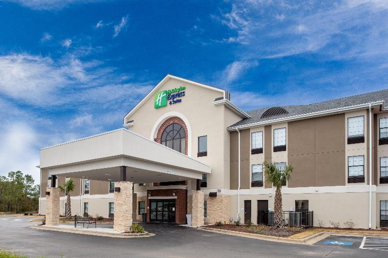 Holiday Inn Express and Suites Morehead City