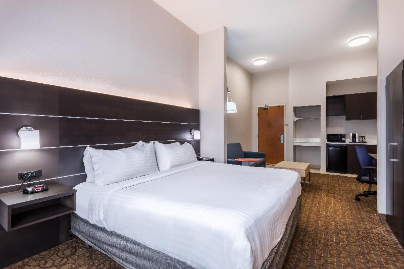 Holiday Inn Express and Suites Bremen image