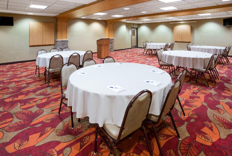 Holiday Inn Express and Suites Brainerd Baxter image