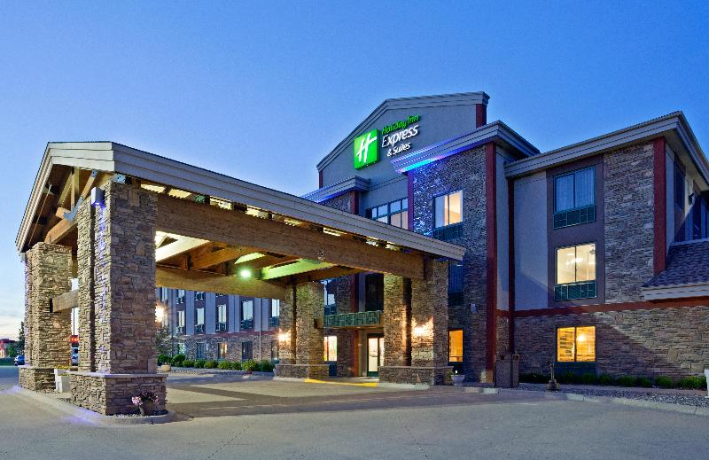 Holiday Inn Express and Suites Brainerd Baxter image