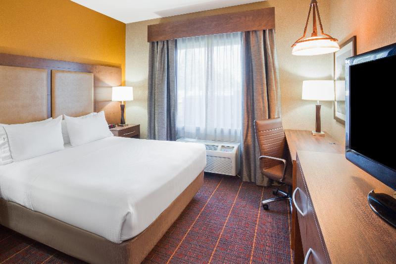 Holiday Inn Express and Suites Brainerd Baxter image