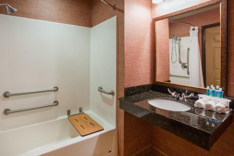 Holiday Inn Express and Suites Brainerd Baxter image