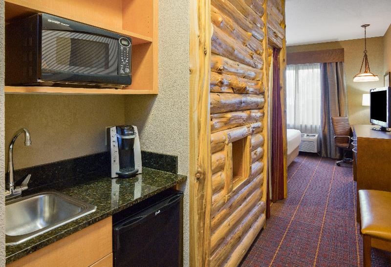 Holiday Inn Express and Suites Brainerd Baxter image