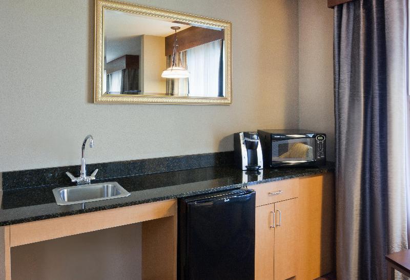 Holiday Inn Express and Suites Brainerd Baxter image