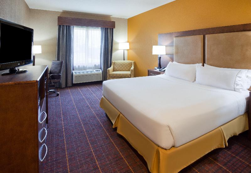 Holiday Inn Express and Suites Brainerd Baxter image