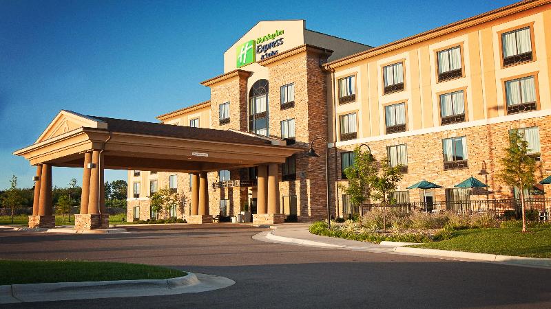 Holiday Inn Express & Suites Wichita Northeast IHG