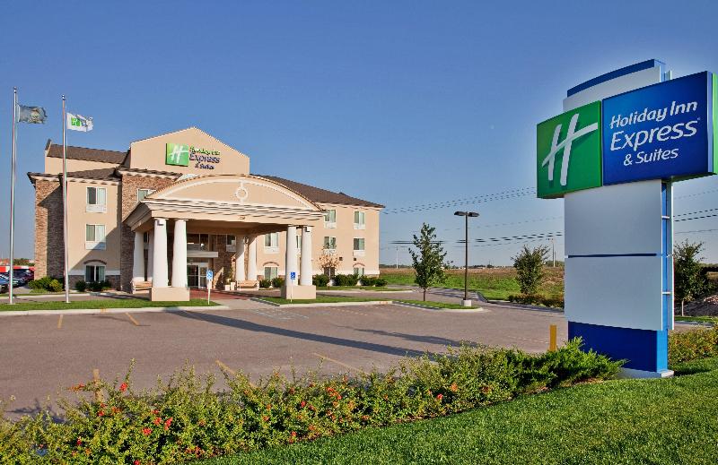 Holiday Inn Express & Suites Wichita Airport IHG