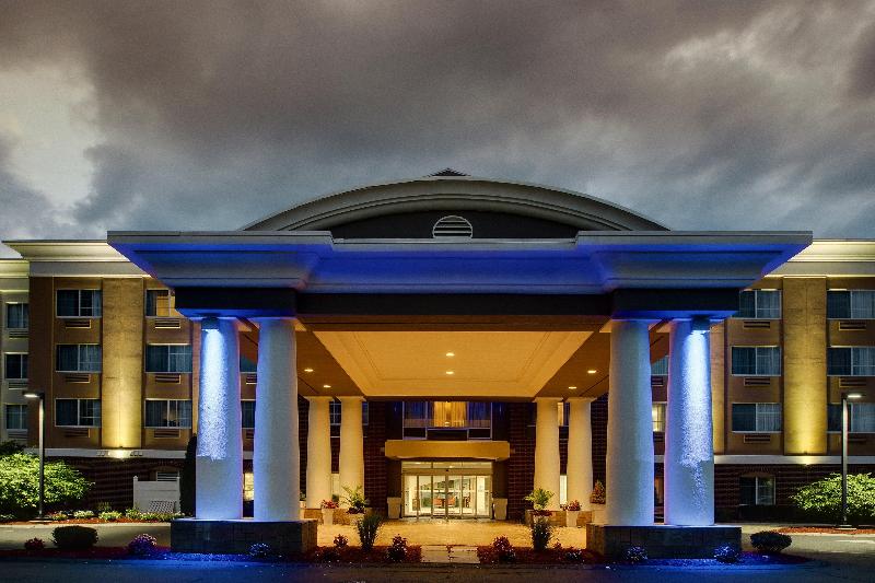 Holiday Inn Express Suites Middleboro Raynham IHG image