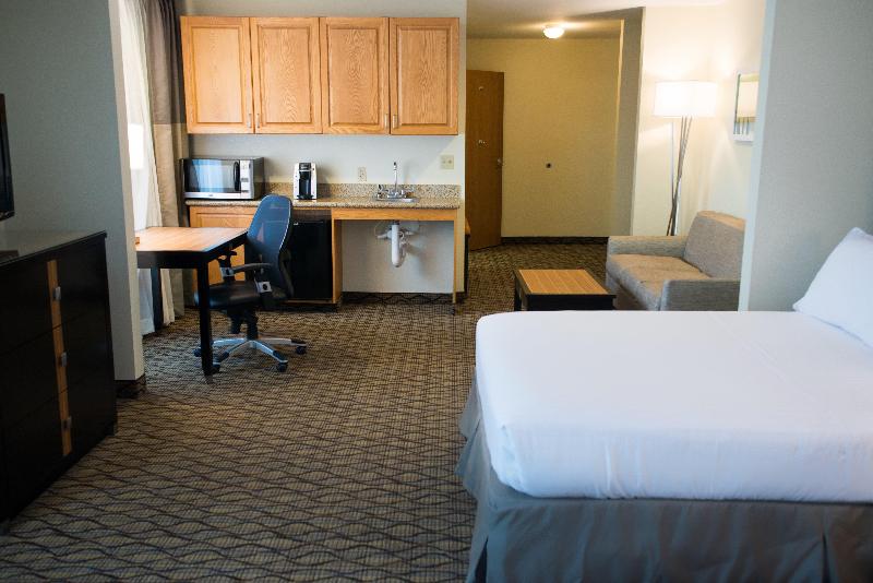 Holiday Inn Express and Suites Chanhassen image