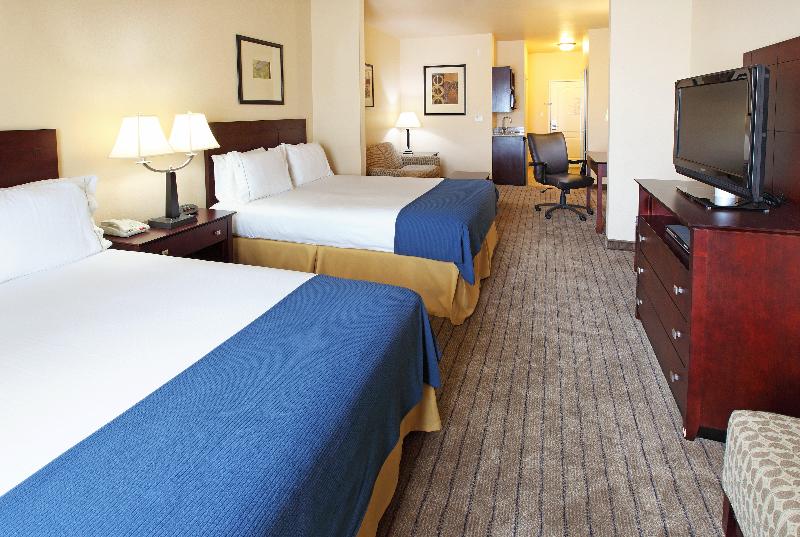 Holiday Inn Express and Suites Marshall