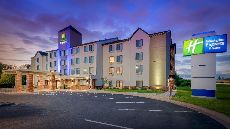 Holiday Inn Express and Suites Coon Rapids Blaine