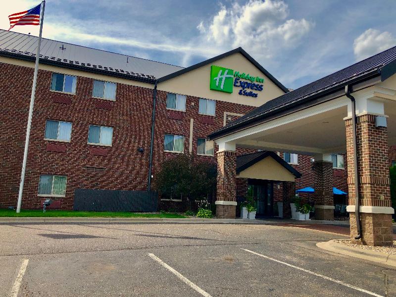 Holiday Inn Express and Suites St. Paul Woodbury