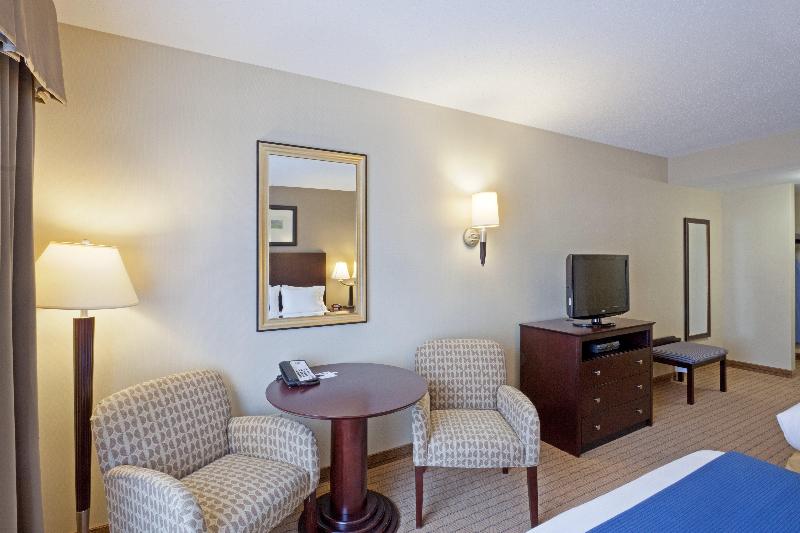 Holiday Inn Express and Suites Malone image
