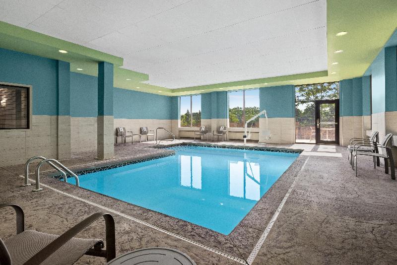 Holiday Inn Express and Suites Akron Regional Airp image